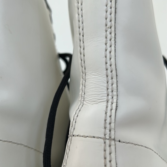 Dr. Martens 1460 Women’s Smooth Boots in White, size 8L - Picture 5 of 9